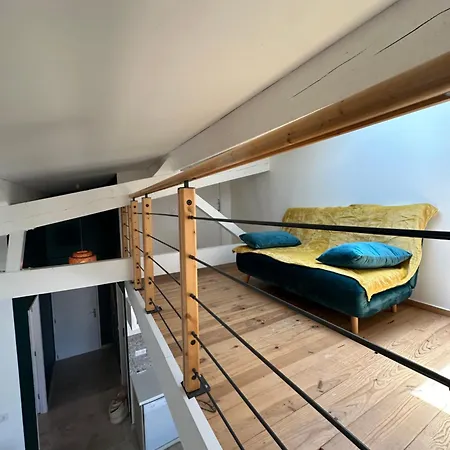 Appartamento Avec Vue Sur L Eglise Des